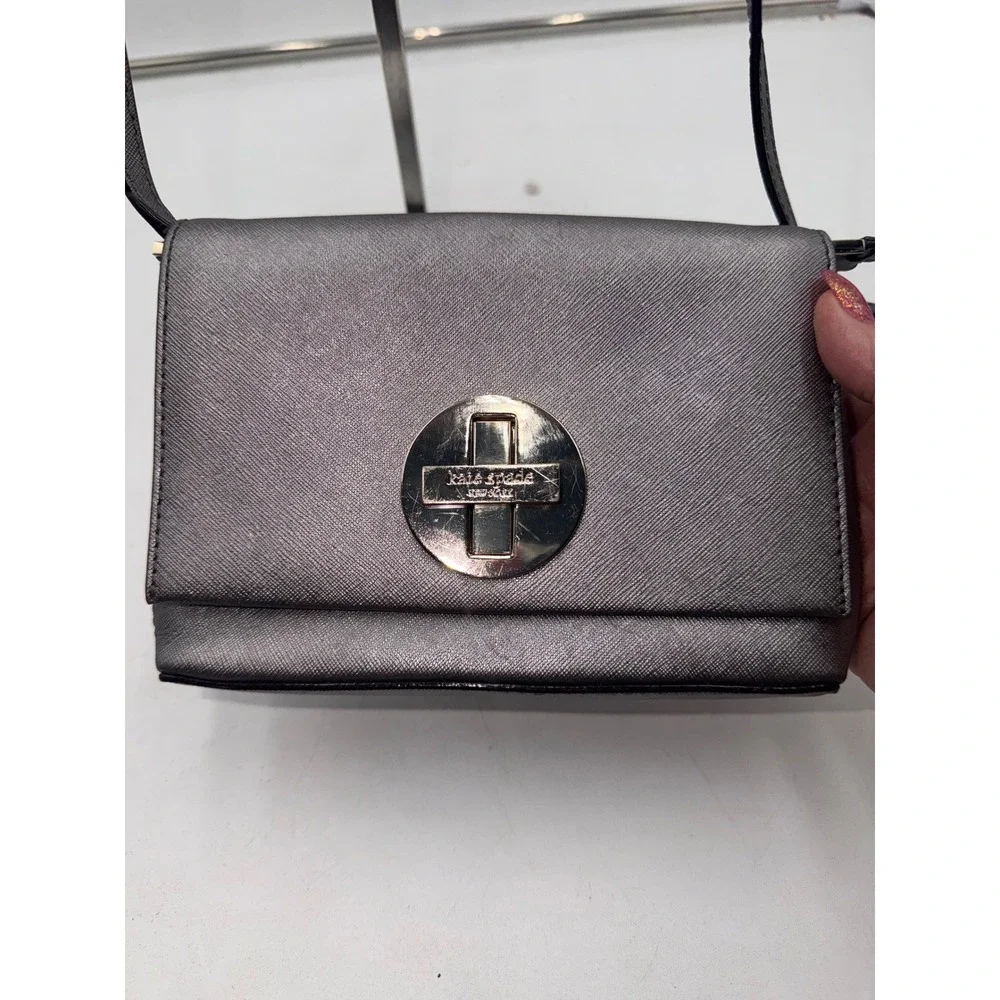 Kate Spade Metallic Gray Crossbody Bag with Turn-Lock Closure. Pre Loved